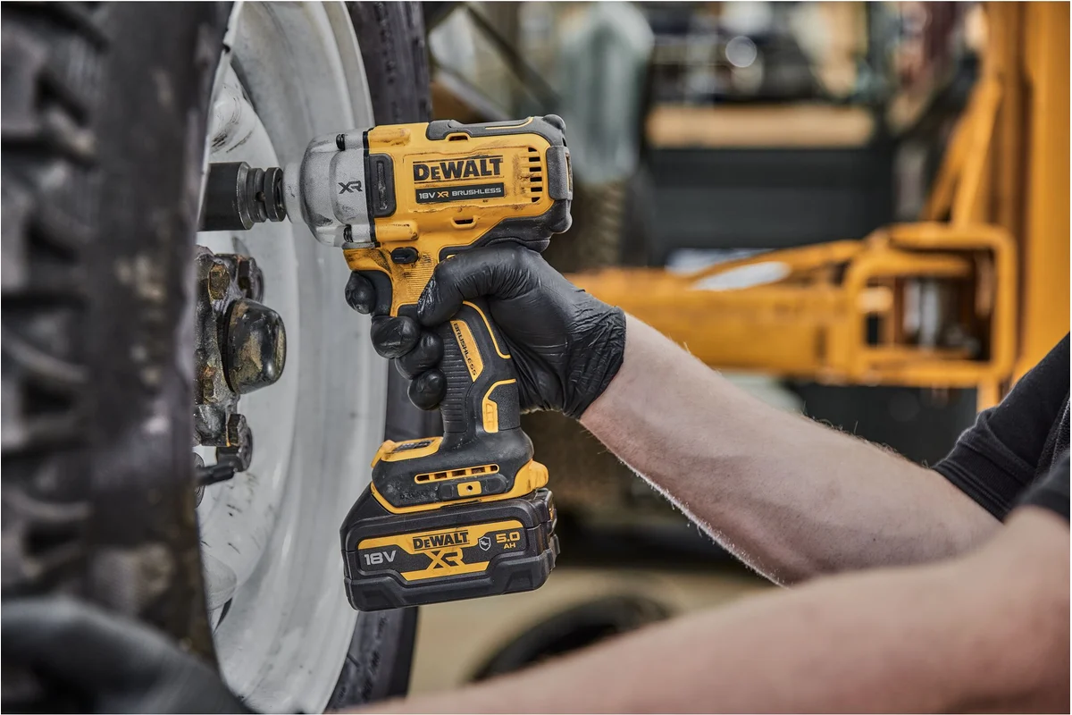 Гайковерт DEWALT DCF892 1000Нм