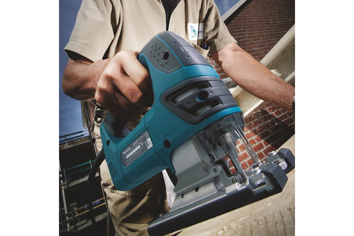 Лобзик электрический сетевой Makita 4350FCT (720 Вт, профессиональный)